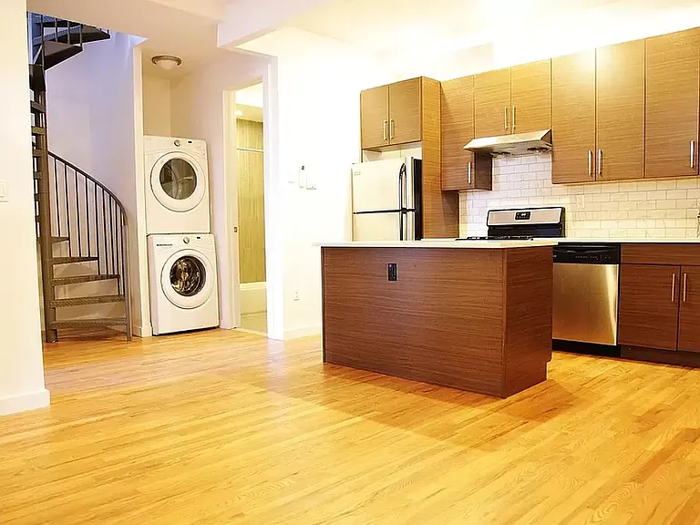 500 Leonard St #4R — Photo 1