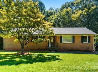 305 Rankin Ave, Lowell, NC 28098