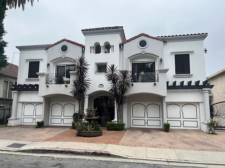 Tuscany Apartments — Photo 19