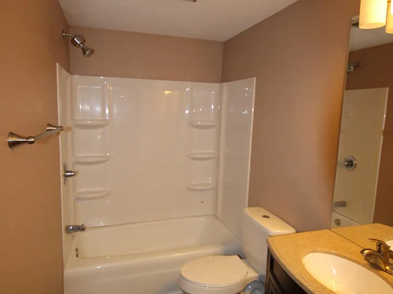 200 Maple Park Dr — Photo 6