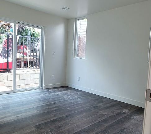 4th image of 2132 Cove Ave #2136-1/2