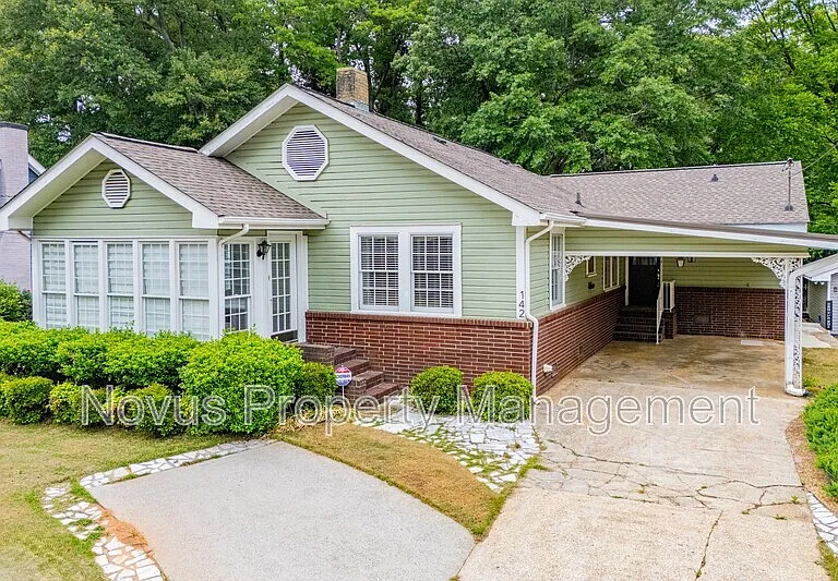 142 Oak Ave — Photo 1