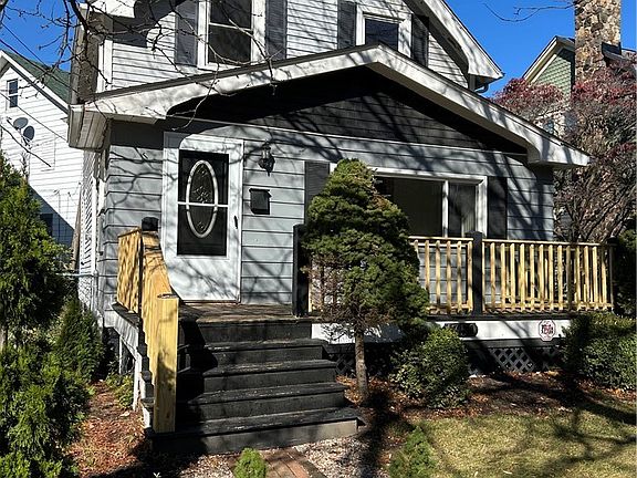 3rd image of 1350 Edanola Ave