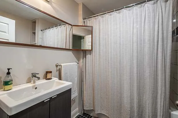 1734 N Rockwell St #2 — Photo 6