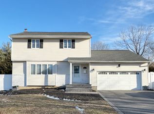 5 Laurinda Dr, Commack, NY 11725
