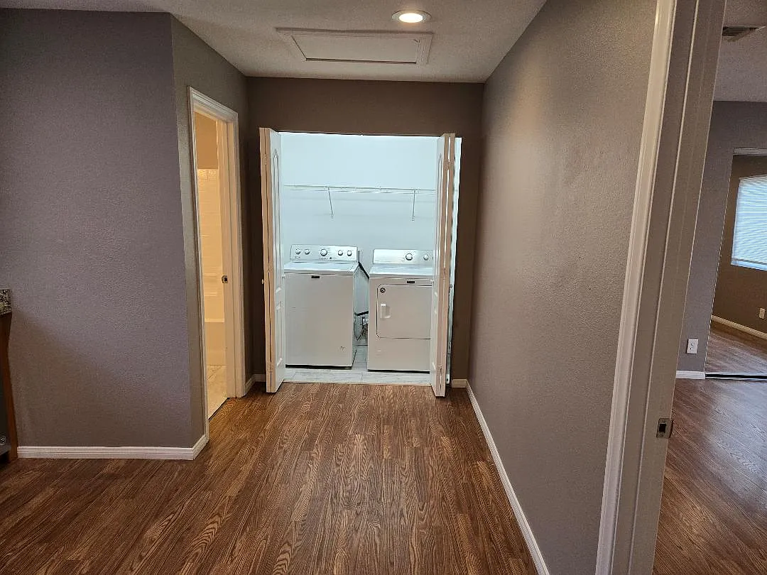 1 bed, 900 sqft, $1,500 — Photo 4
