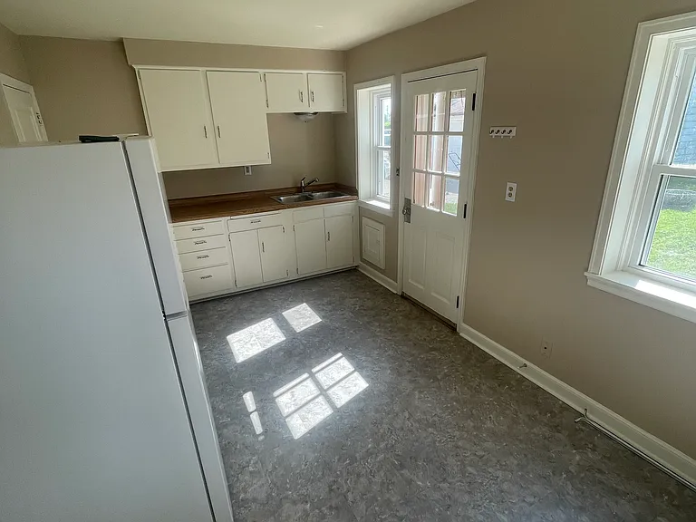 708 Scott Ave — Photo 2
