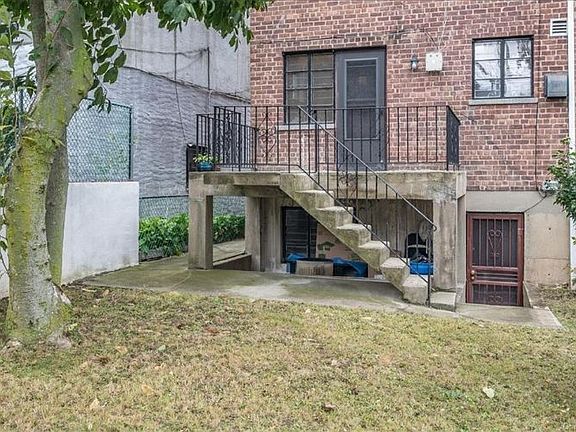 3rd image of 1040 E 227th St