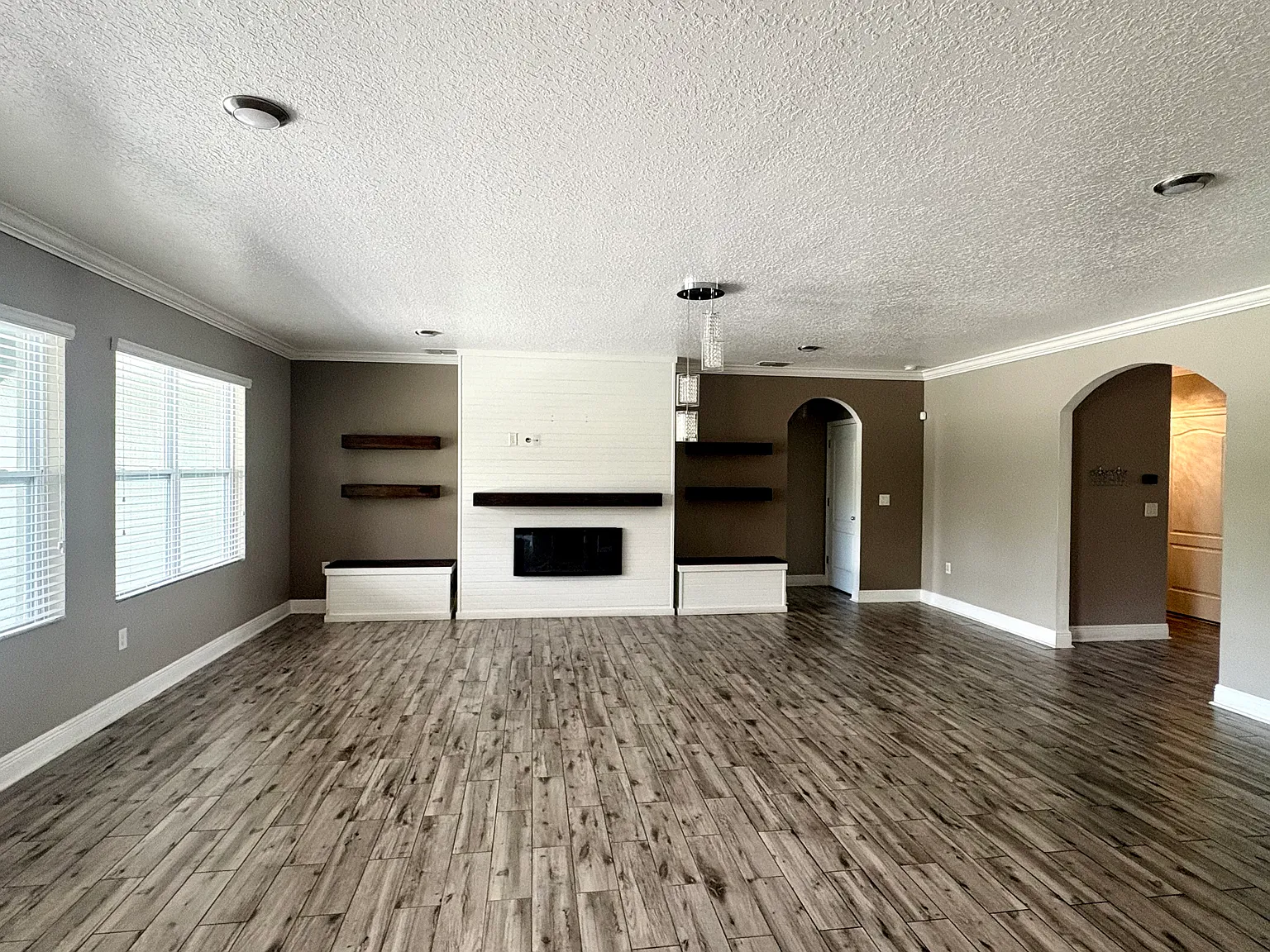 4 bed, 2319 sqft, $2,250 — Photo 3