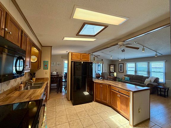 4th image of 505 Meadowlark Dr.
