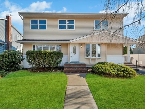 42 Froehlich Farm Road, Hicksville, NY 11801