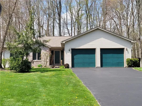 11 Forest Glen Dr, Grove City, PA 16127