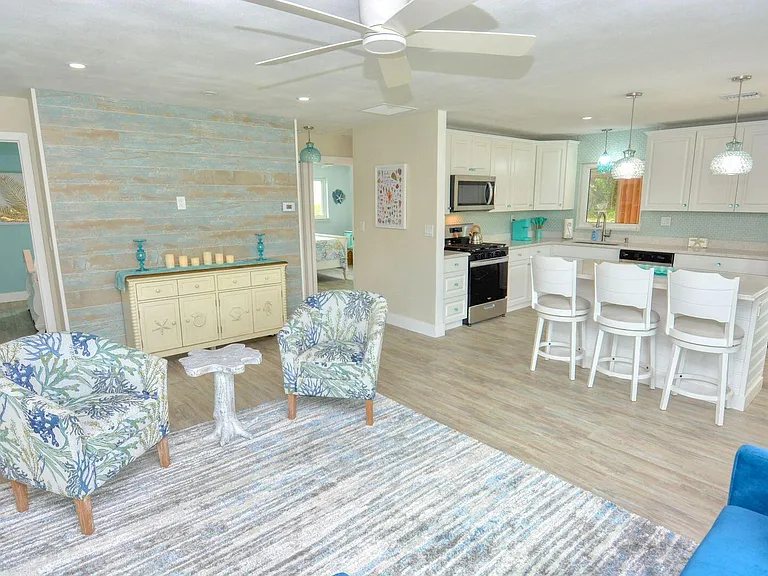 1315 NE Flora Pl — Photo 12