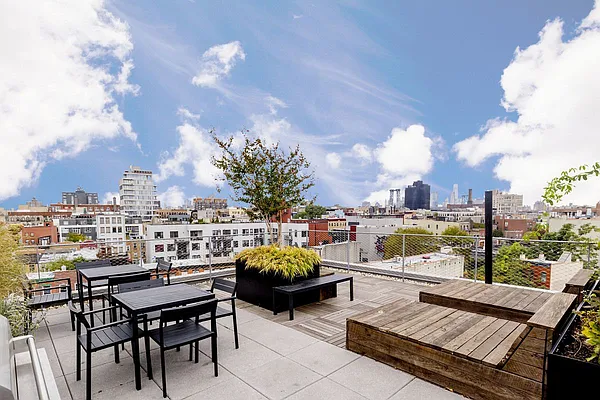 Sold by Compass | media 25