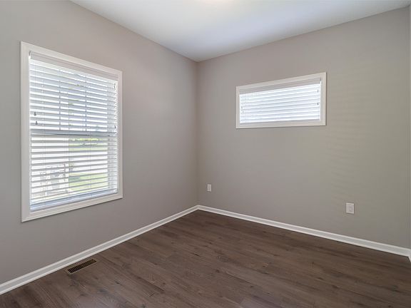 5th image of 1404 SW Campus Ln