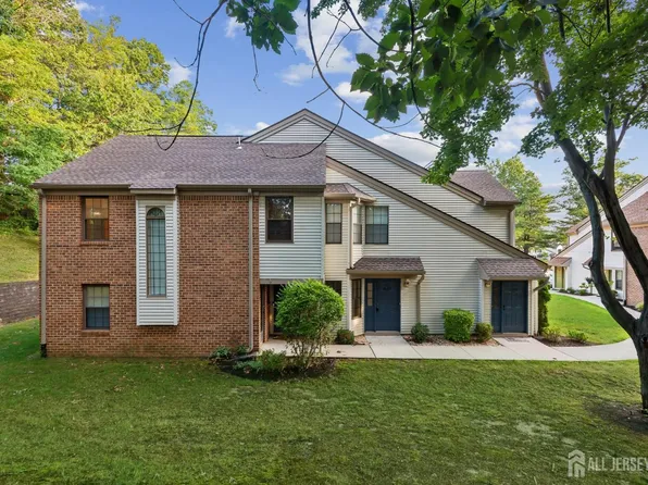 2104 Bayhead Dr, Parlin, NJ 08859