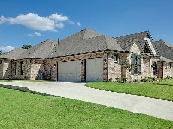 3rd image of 4504 Saddlewood Dr