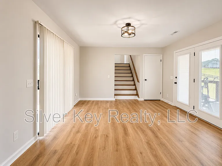 1719 Reed Rd — Photo 6