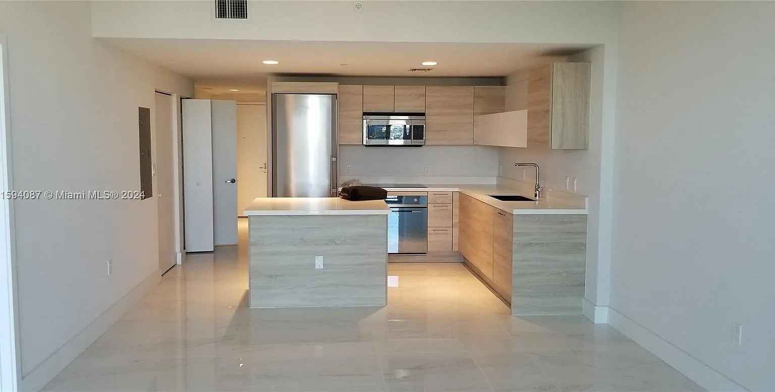 2 bed, 1108 sqft, $4,000 — Photo 2
