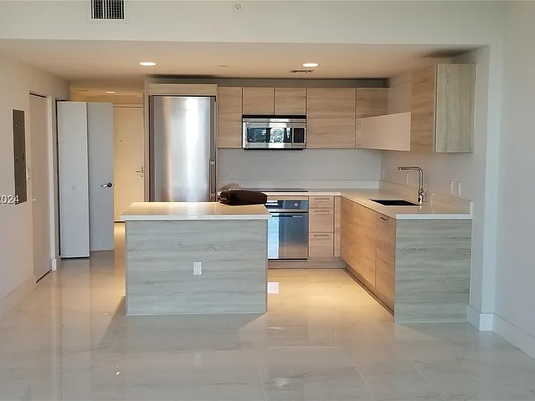16385 Biscayne Blvd #660 — Photo 2