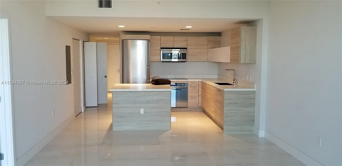 Building Photo - 16385 Biscayne Blvd #660