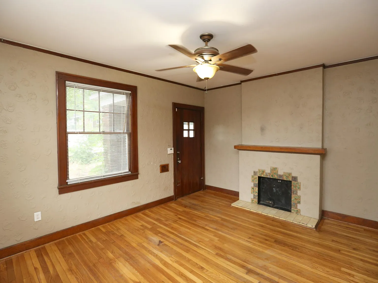 2 bed, 1.5 bath, $995 — Photo 3