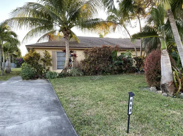 668 98th Ave N, Naples, FL 34108