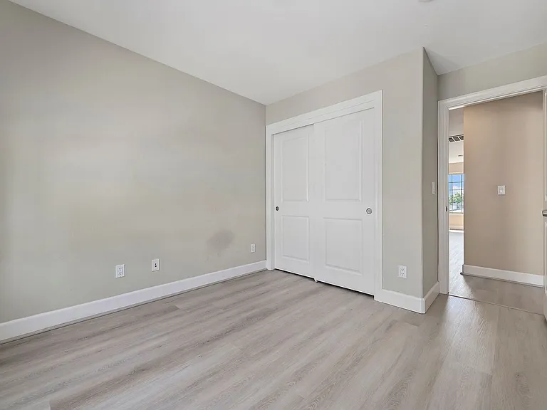 562 Lambert Ter — Photo 15