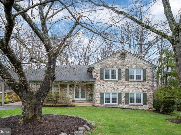 12335 Oakwood Dr, Woodbridge, VA 22192