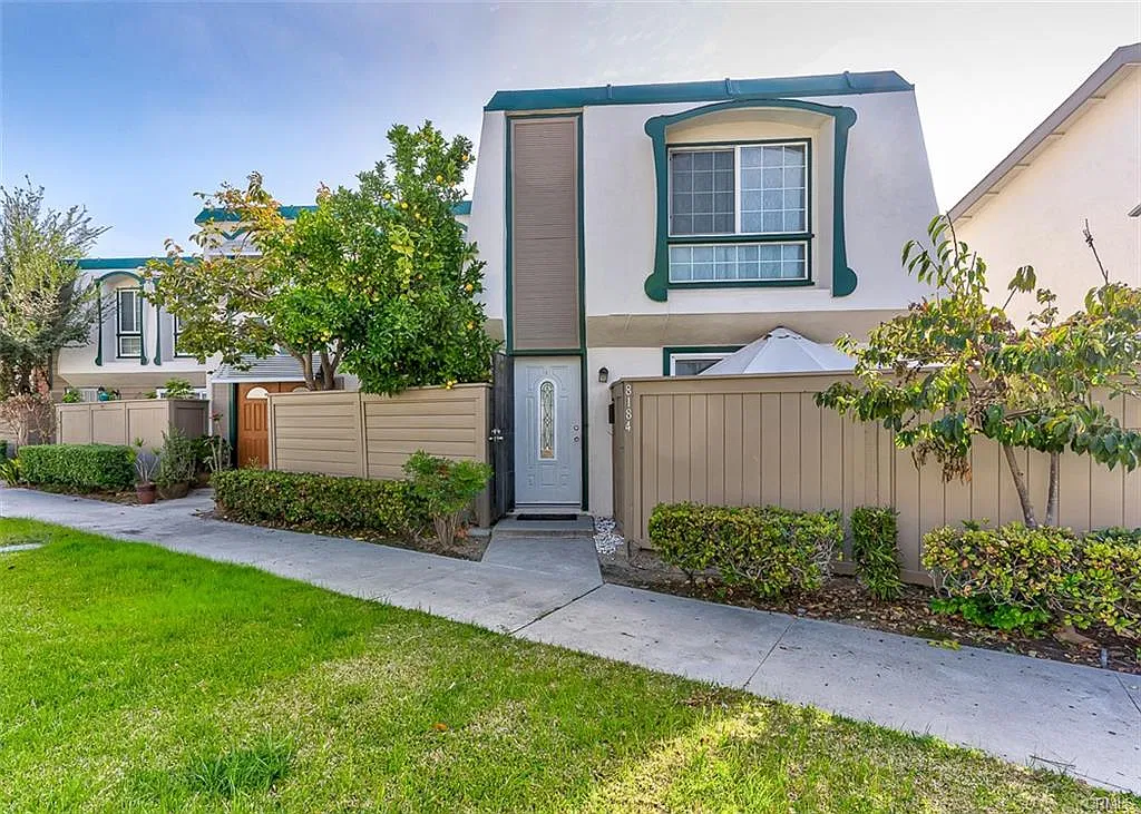 2 bed, 1.5 bath, 1088 sqft, $3,100 — Photo 2