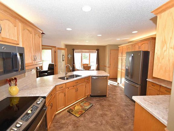 5th image of 1465 6th St E