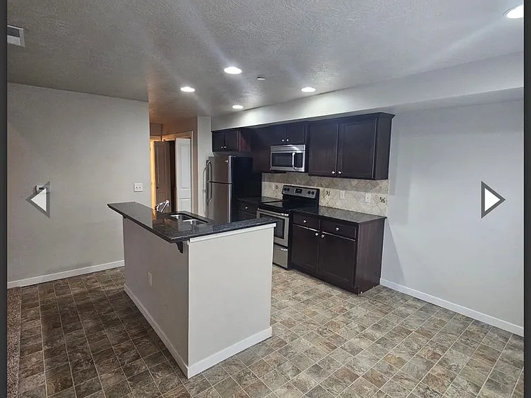 95 W Ashby Dr — Photo 1