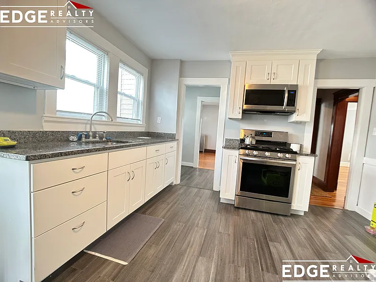 15 Laurel St #1 — Photo 3