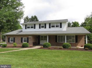 3205 Forrest Ln, York, PA 17402