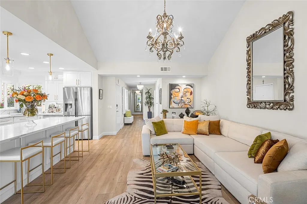 3 bed, 1392 sqft, $5,000 — Photo 2