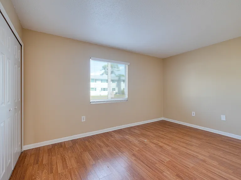8372 Beacon Blvd — Photo 15
