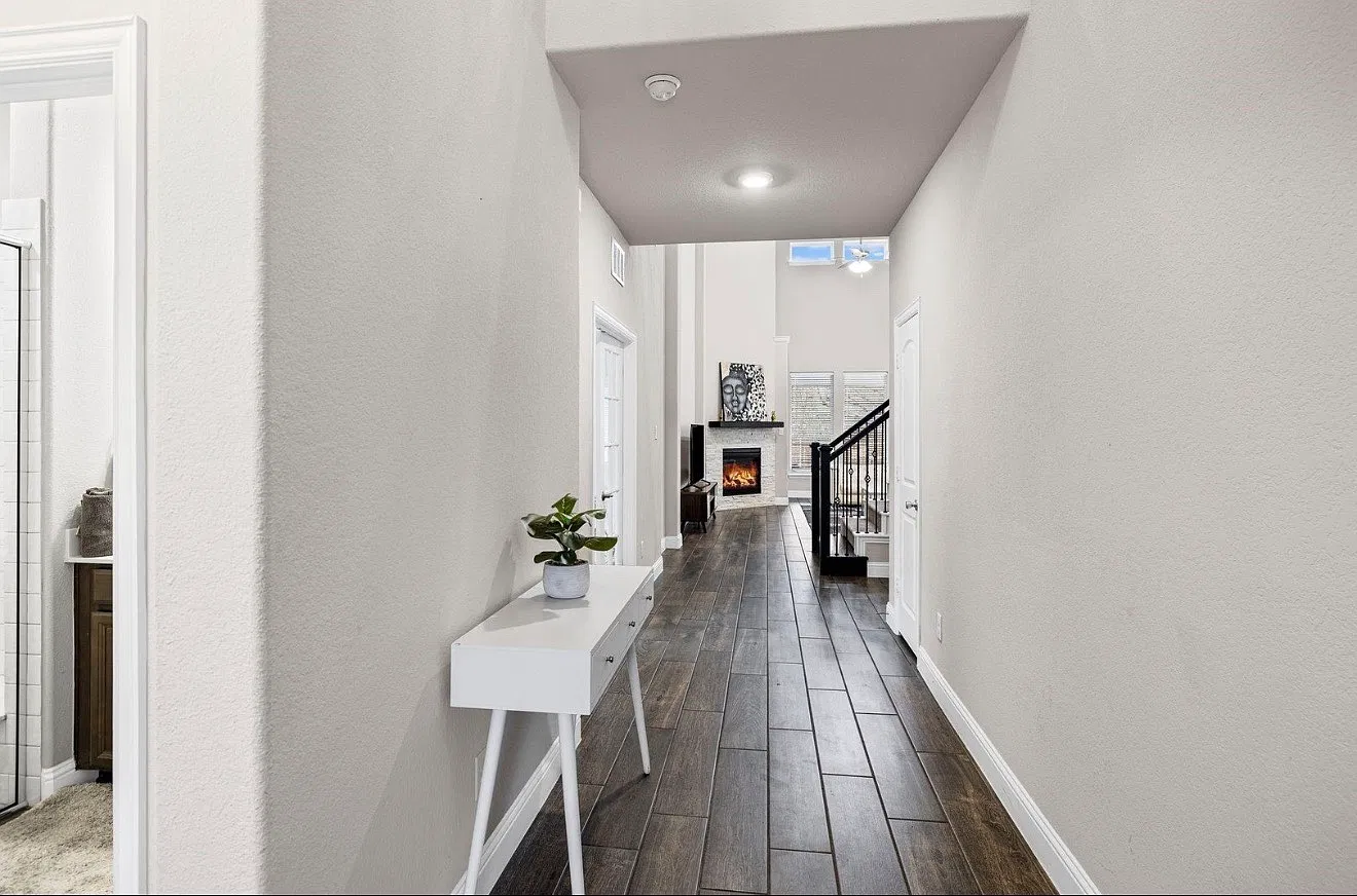 4 bed, 3423 sqft, $4,000 — Photo 4