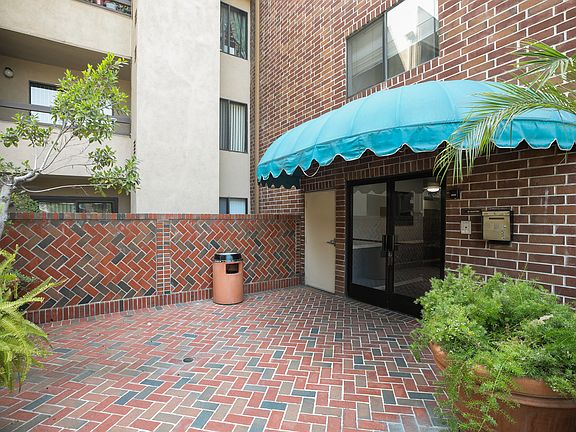 3rd image of 424 Oak St Unit 228
