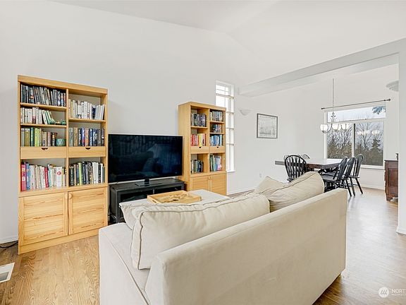 5th image of 8202 77th Avenue NE