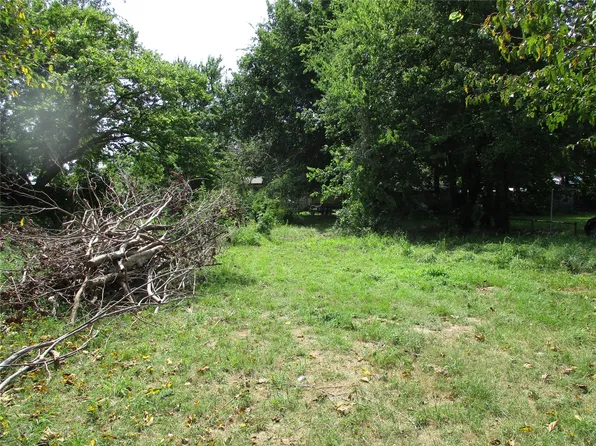 Wells St, Emory, TX 75440