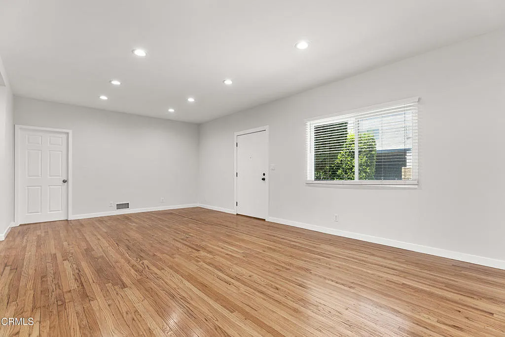 4 bed, 3.0 bath, 2400 sqft, $6,495 — Photo 3