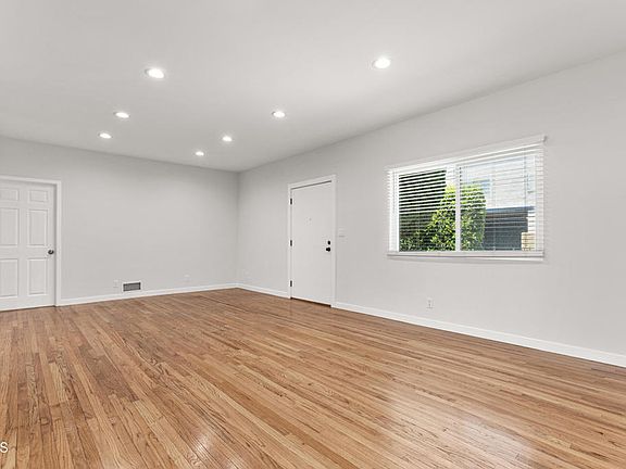 3rd image of 4606 Greenwood Pl