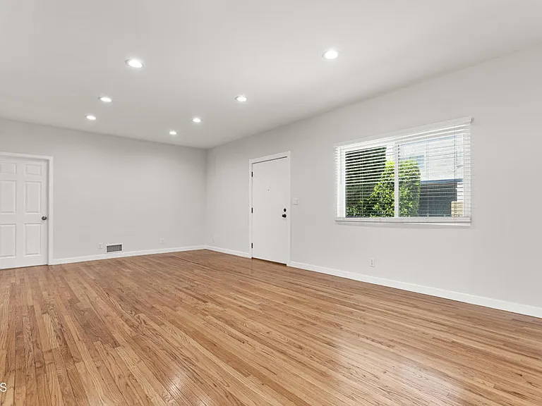 4606 Greenwood Pl — Photo 3