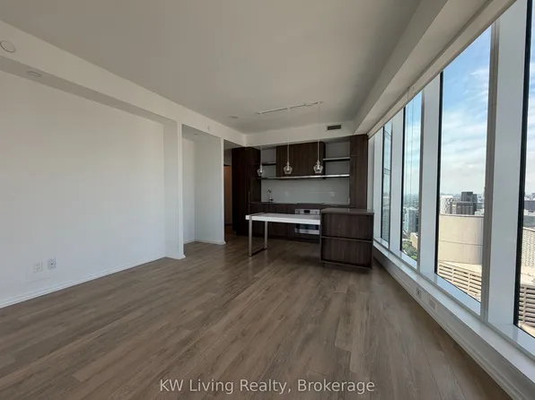 197 Yonge St, Toronto, ON