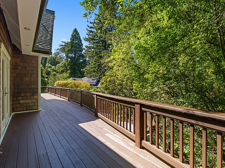 370 Marion Ave — Photo 9