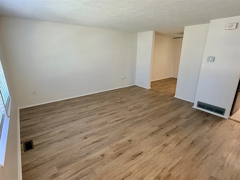 3812 Louisa St — Photo 3