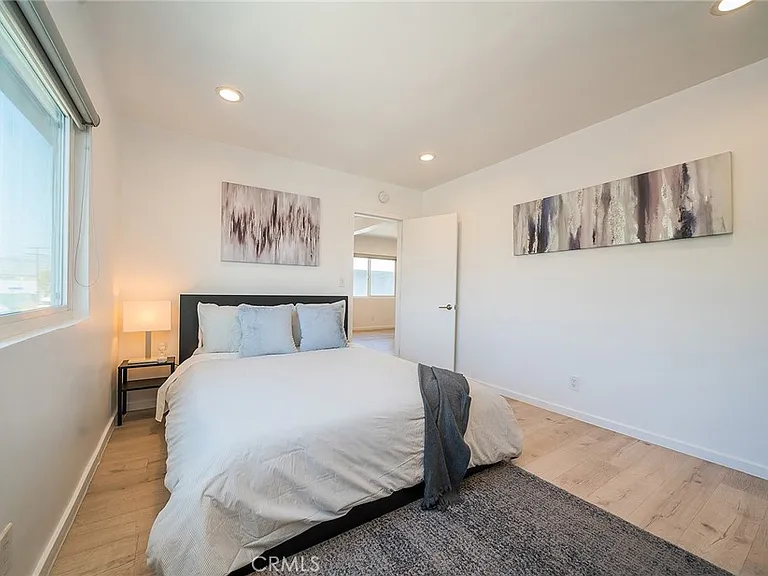 11918 Hart St #4 — Photo 15