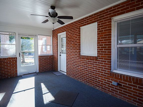 Sun room/side porch