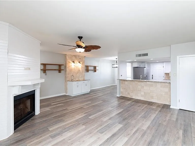 200 W Cotter Ave — Photo 16