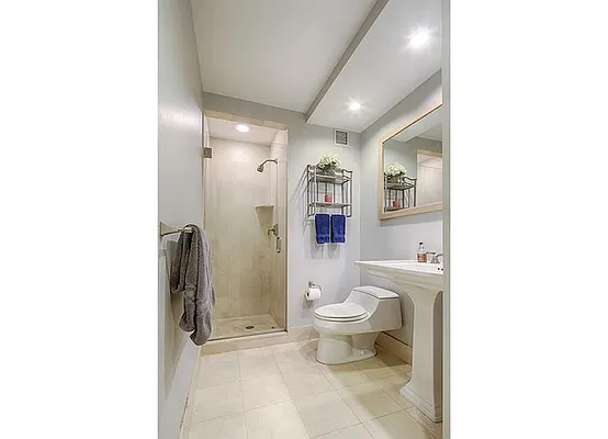 Sold by Warburg | media 10